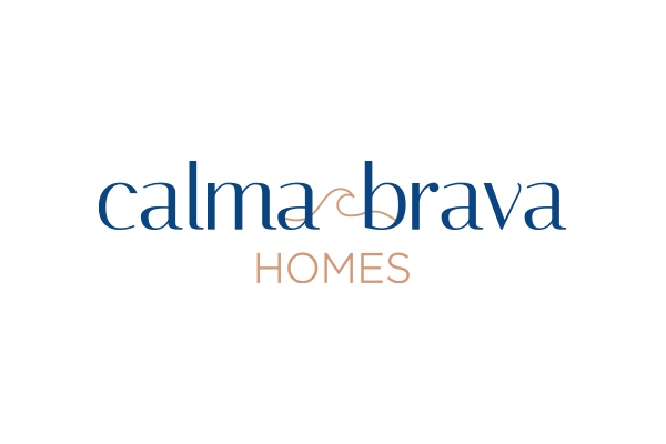 logotipo calma brava homes blanco